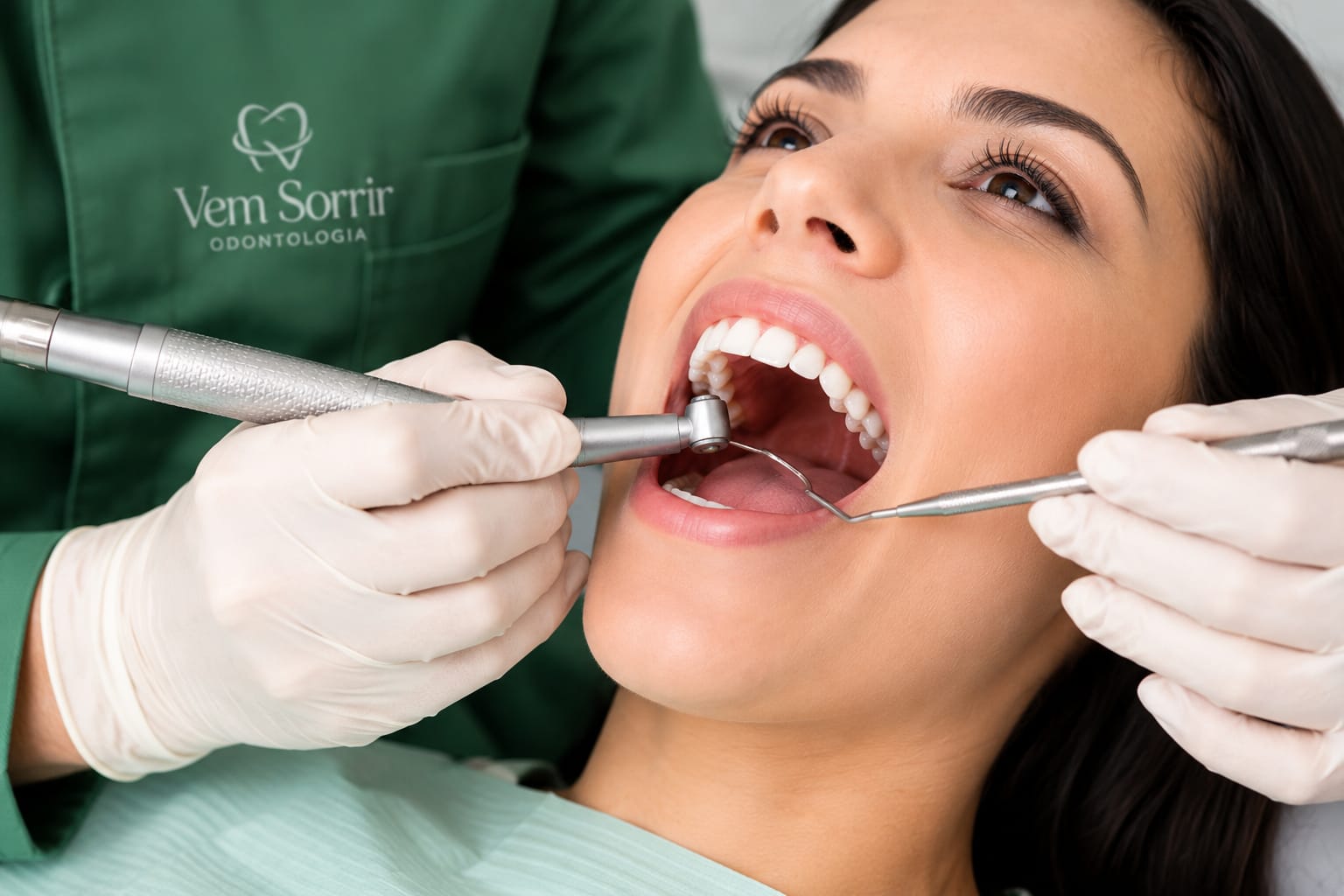 Limpeza dental profissional na Vem Sorrir Odontologia em Anchieta RJ