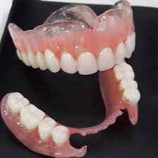 Prótese dentária natural feita na Vem Sorrir Odontologia em Anchieta RJ